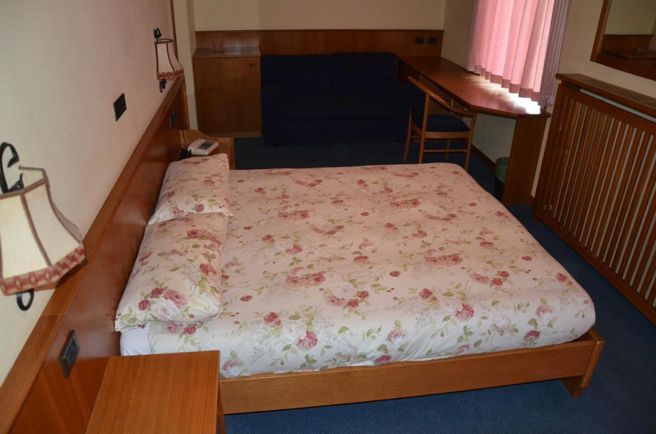 ליביניו Hotel Victoria חדר תמונה